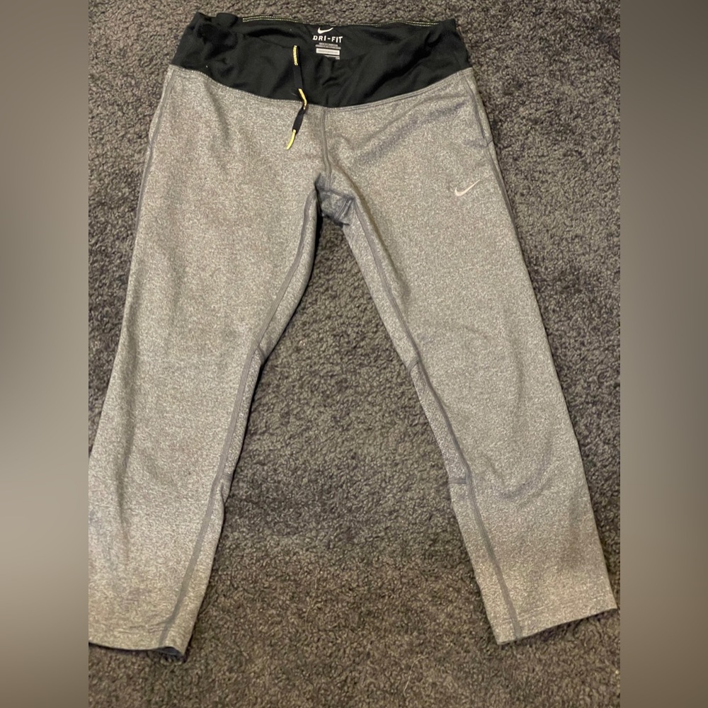 Nike Epic Lux Dri FIT Running Training Tight Fit Gray Crop Leggings Womens S